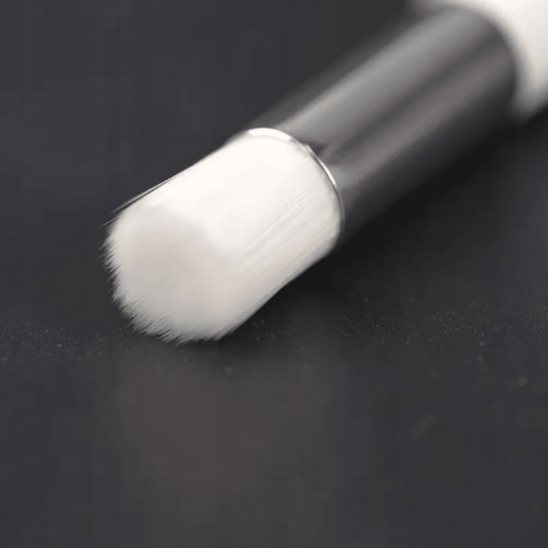 Eyelash Cleaning Brush PLATINUM – Black